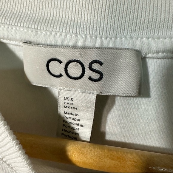 COS Cropped Tee/T-Shirt - Picture 3 of 6